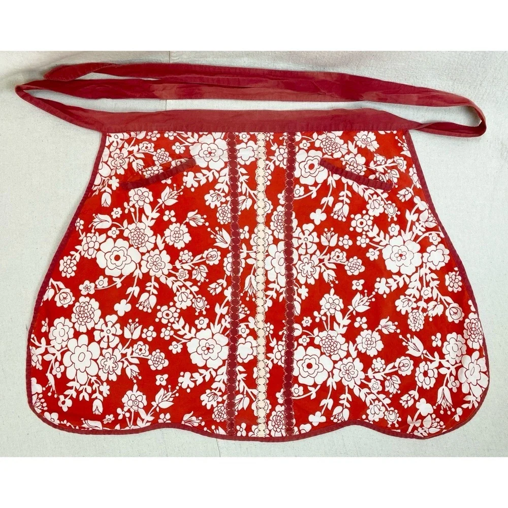Anthropologie 100% cotton half apron w pockets red floral